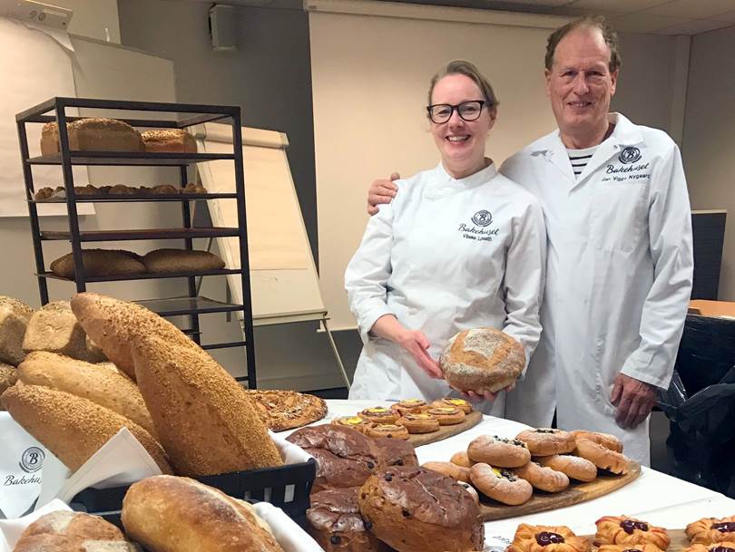 Glade og stolte: Vibeke Løseth like etter bestått fagprøve sammen med kollega og mentor Jan Viggo Nygaard.