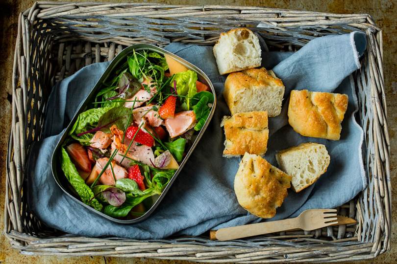 Focaccia, salat og grillet laks_1.jpg