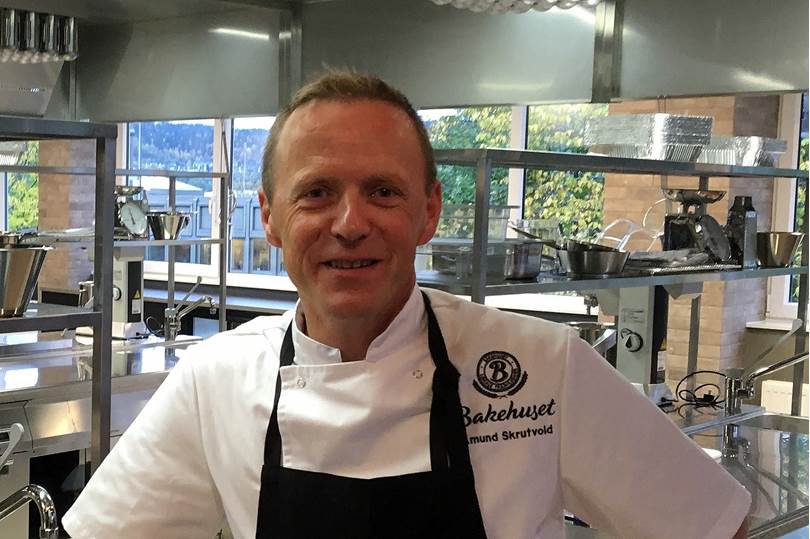 Den beste måten å varme opp pølsebrød og hamburgerbrød.JPG